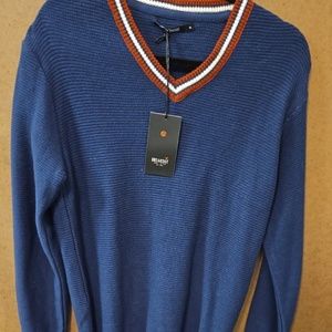 Men’s breakout sweater